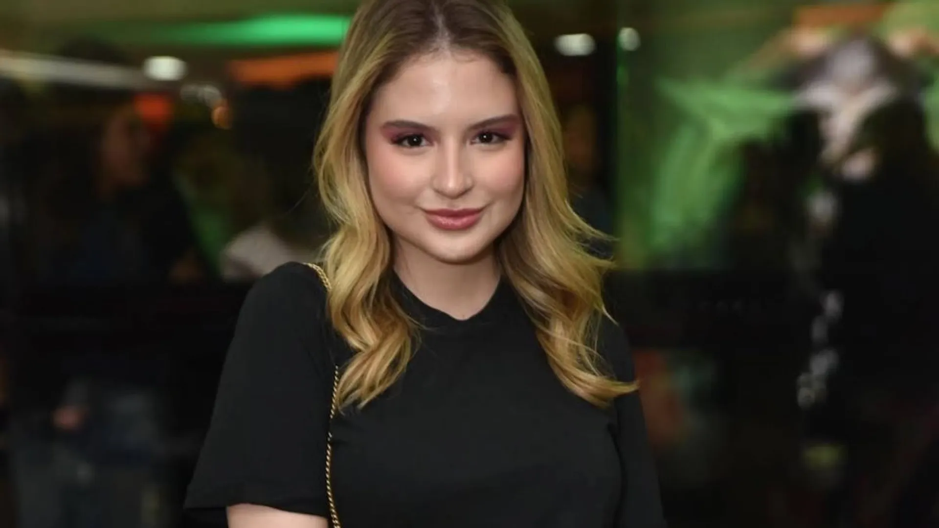 Sophia Valverde, a ‘Poliana’ do SBT, anuncia noivado após 3 meses de namoro