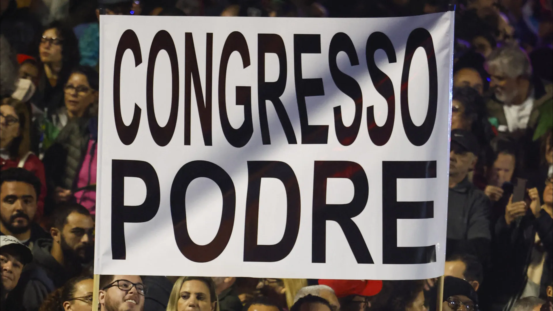 Ato para pressionar Congresso tem críticas a Bolsonaro, Tarcísio e Trump