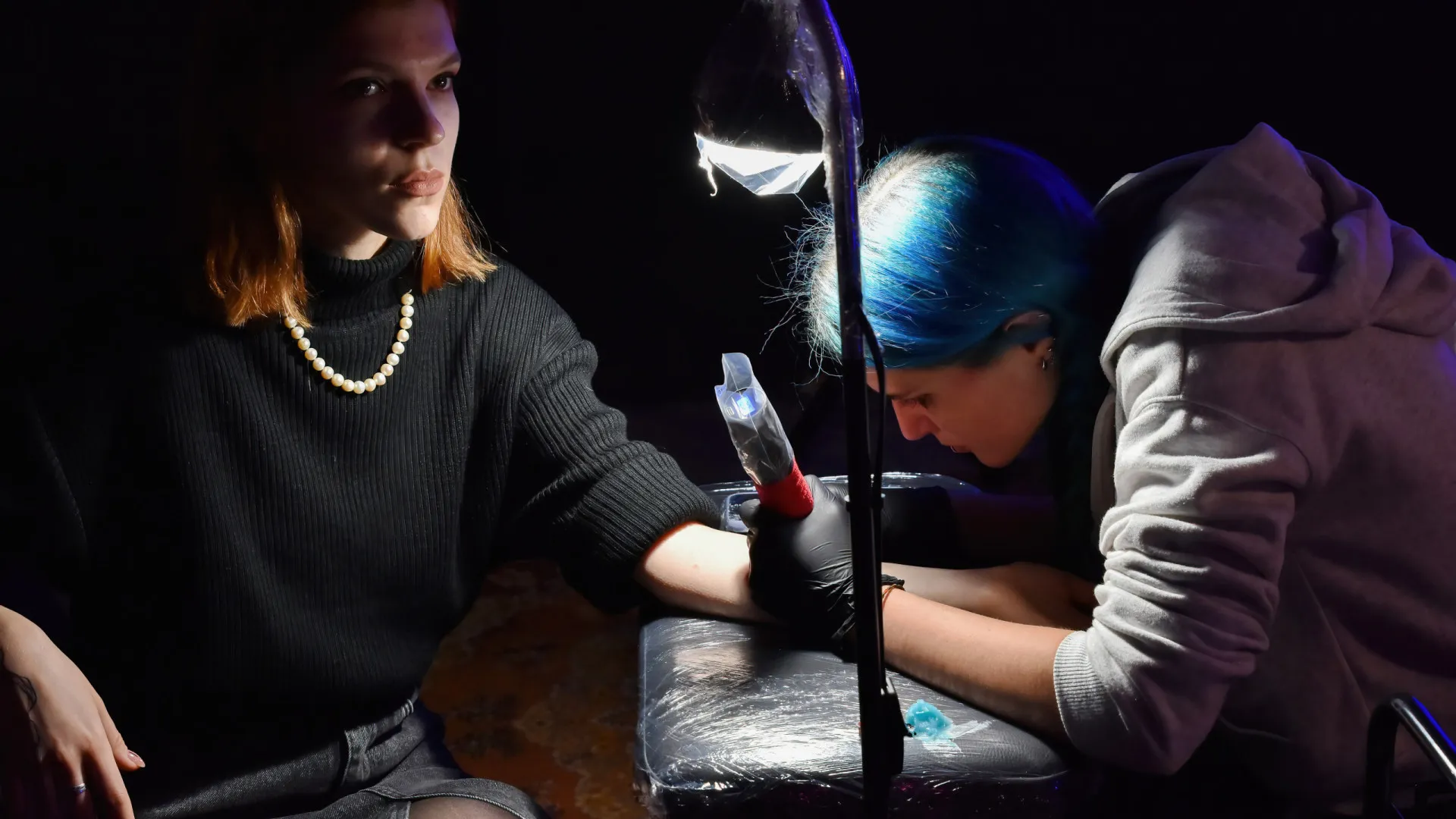 Conselho Federal de Medicina publica resolução que proíbe aplicar anestesia para fazer tatuagem