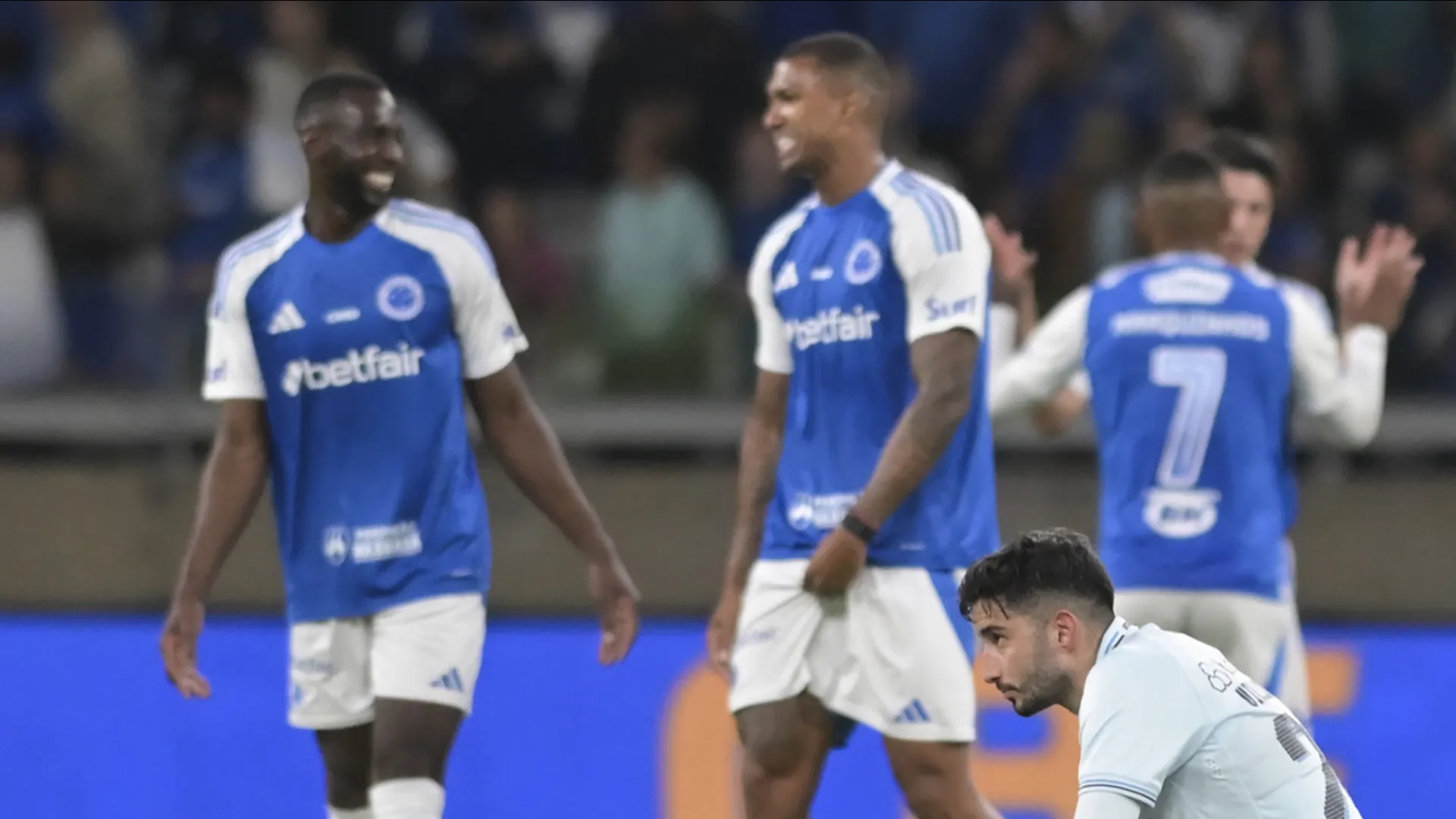 Cruzeiro vence Grêmio com brilho de Kaio Jorge e cola no Flamengo