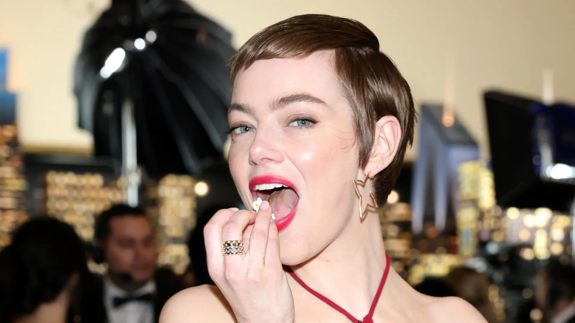 ‘Ele é lindo, talentoso… Eu transaria com ele’, diz Emma Stone sobre Pedro Pascal