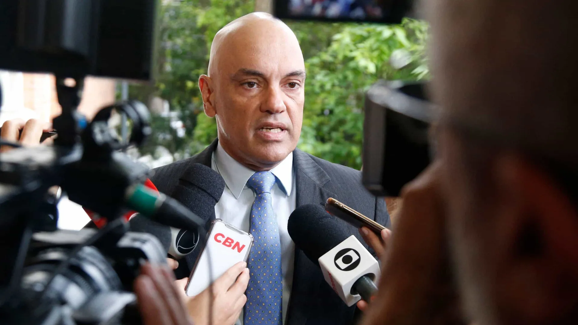 Ex-assessor prepara denúncia contra Moraes ao Parlamento europeu, dizem aliados