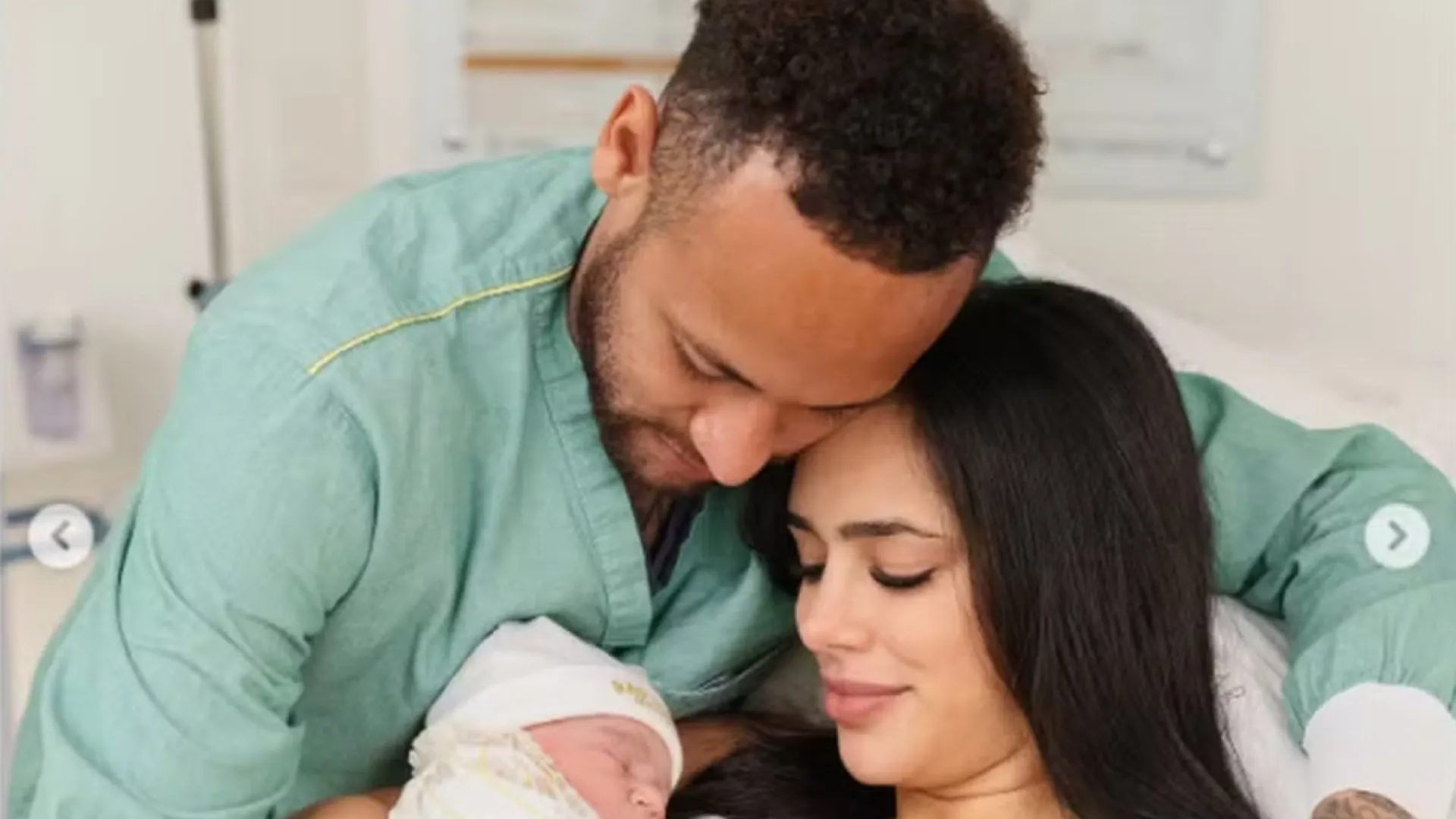 Neymar e Bruna Biancardi publicam foto com a filha Mel e famosos celebram