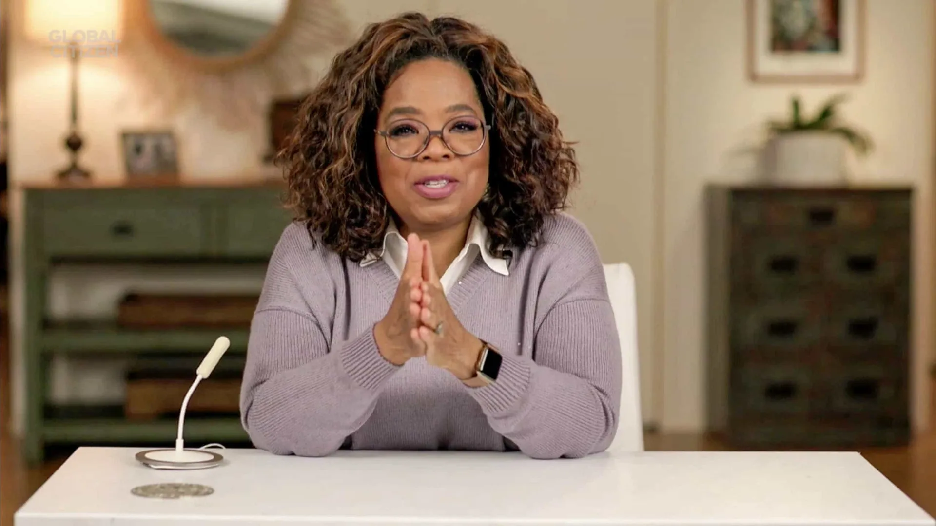 Oprah nega ter fechado estrada particular durante tsunami no Havaí