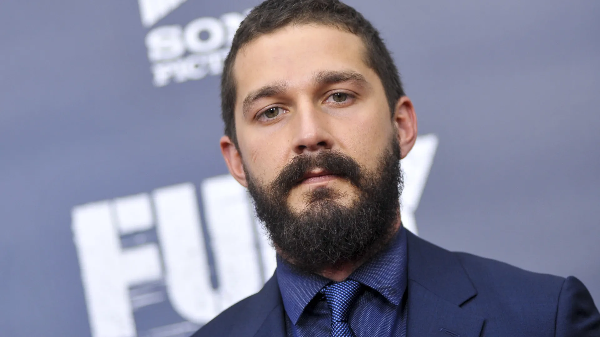 Shia LaBeouf faz acordo para encerrar processo judicial que o acusava de abuso