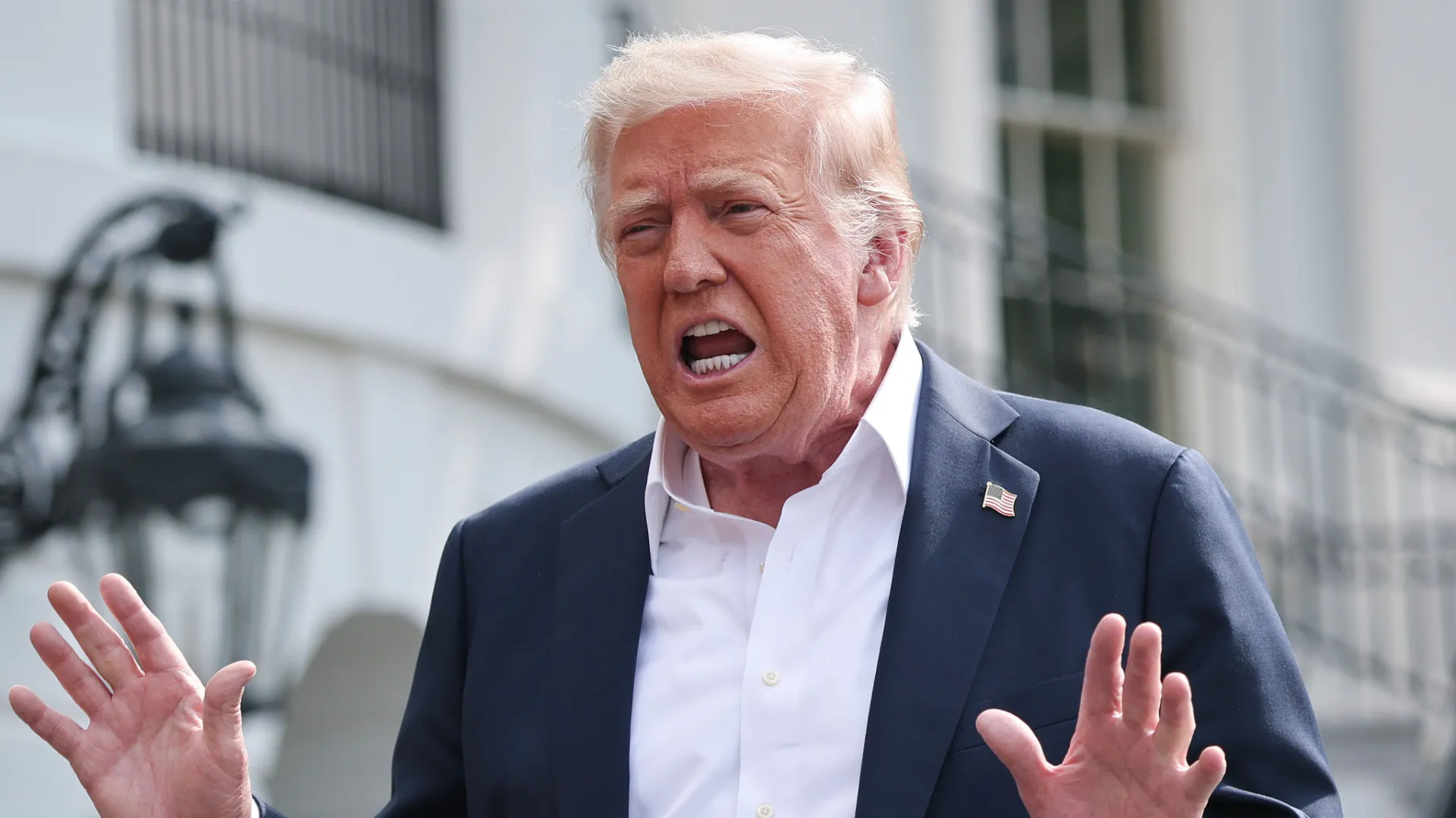 Trump impõe tarifa de 30% a produtos do México e da União Europeia