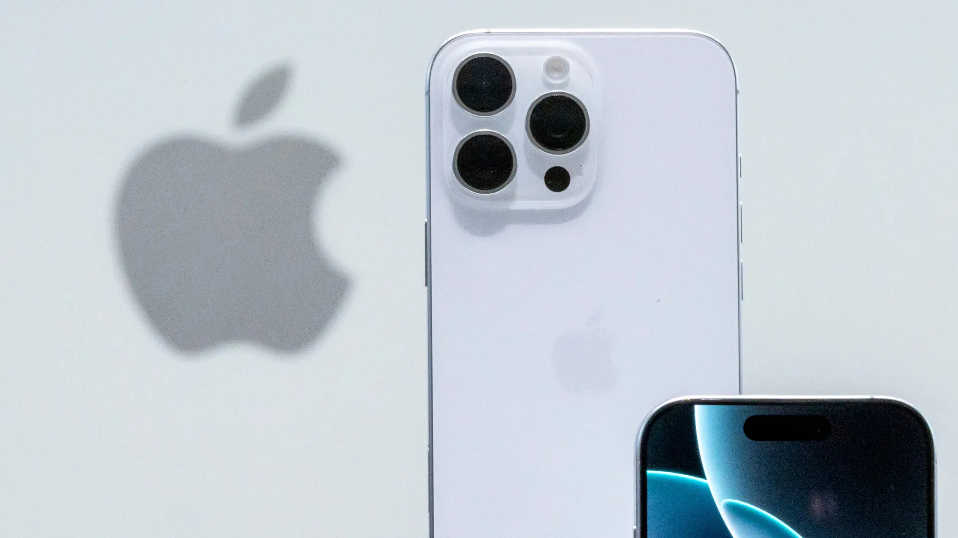 Apple deve lançar iPhone 17 e encerrar venda de modelos antigos; veja