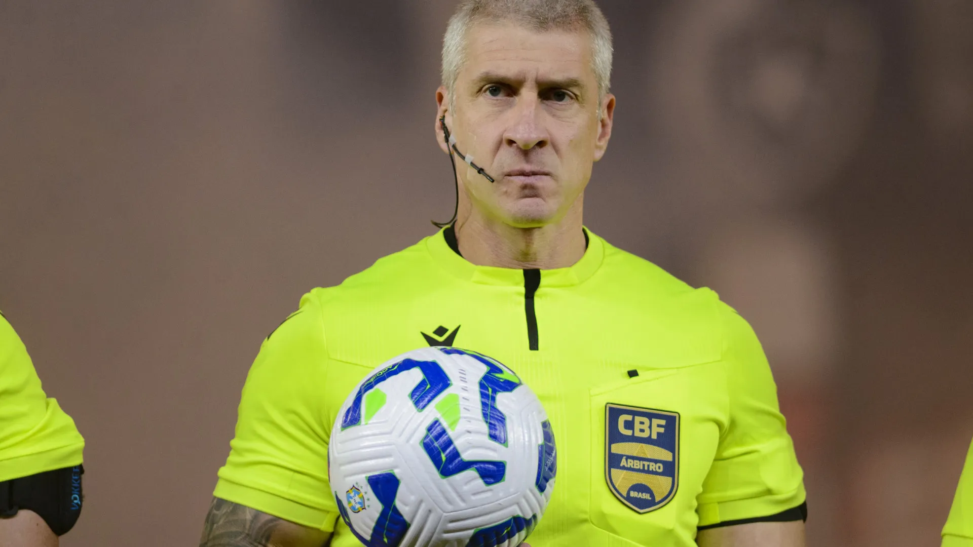 Árbitro de ‘faltas e faltinhas’, Daronco preocupa Palmeiras para o Dérbi