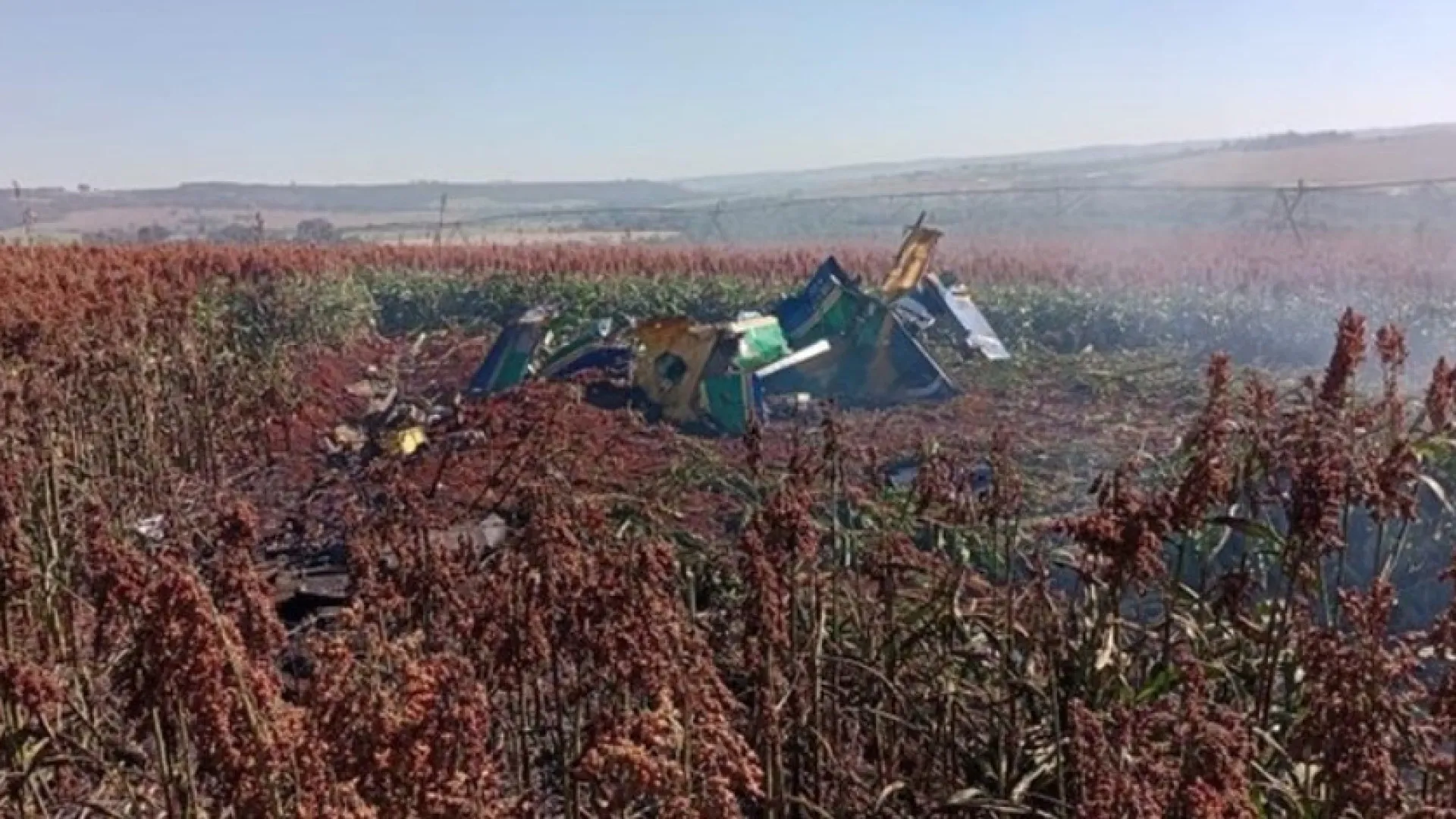 Avião da Esquadrilha da Fumaça cai no interior de São Paulo