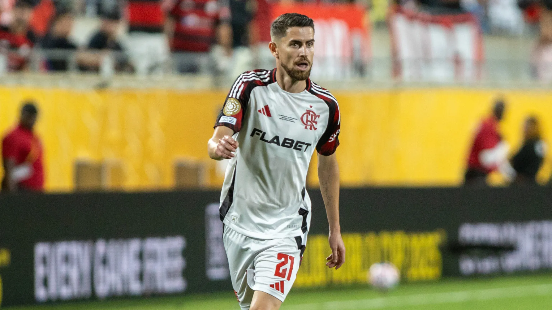 Meio-campo do Flamengo se reinventa após lesões com ‘europeus’ Jorginho e Saúl