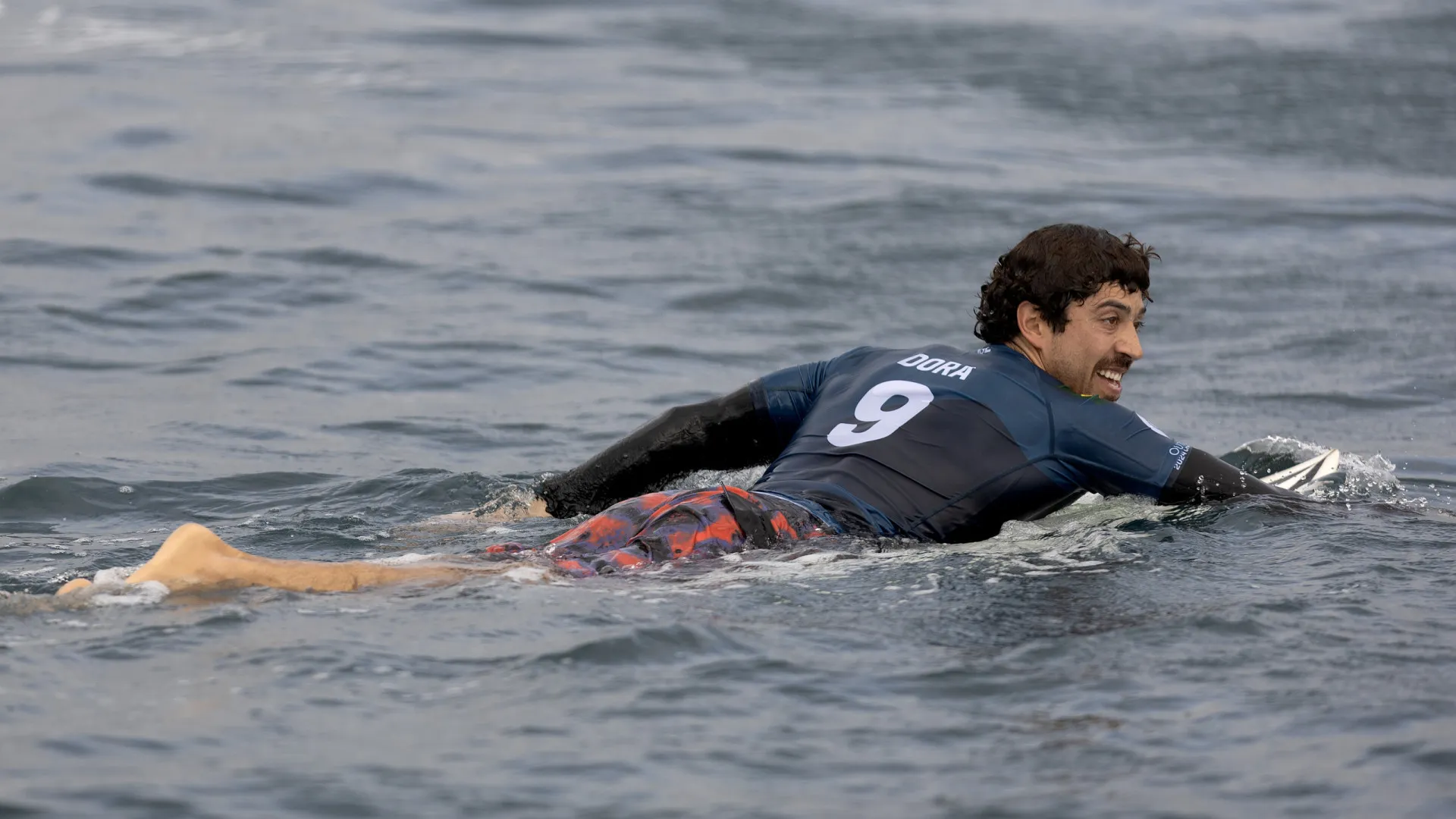 ‘Não é hora de bancar o herói’, diz brasileiro líder do Mundial de Surfe