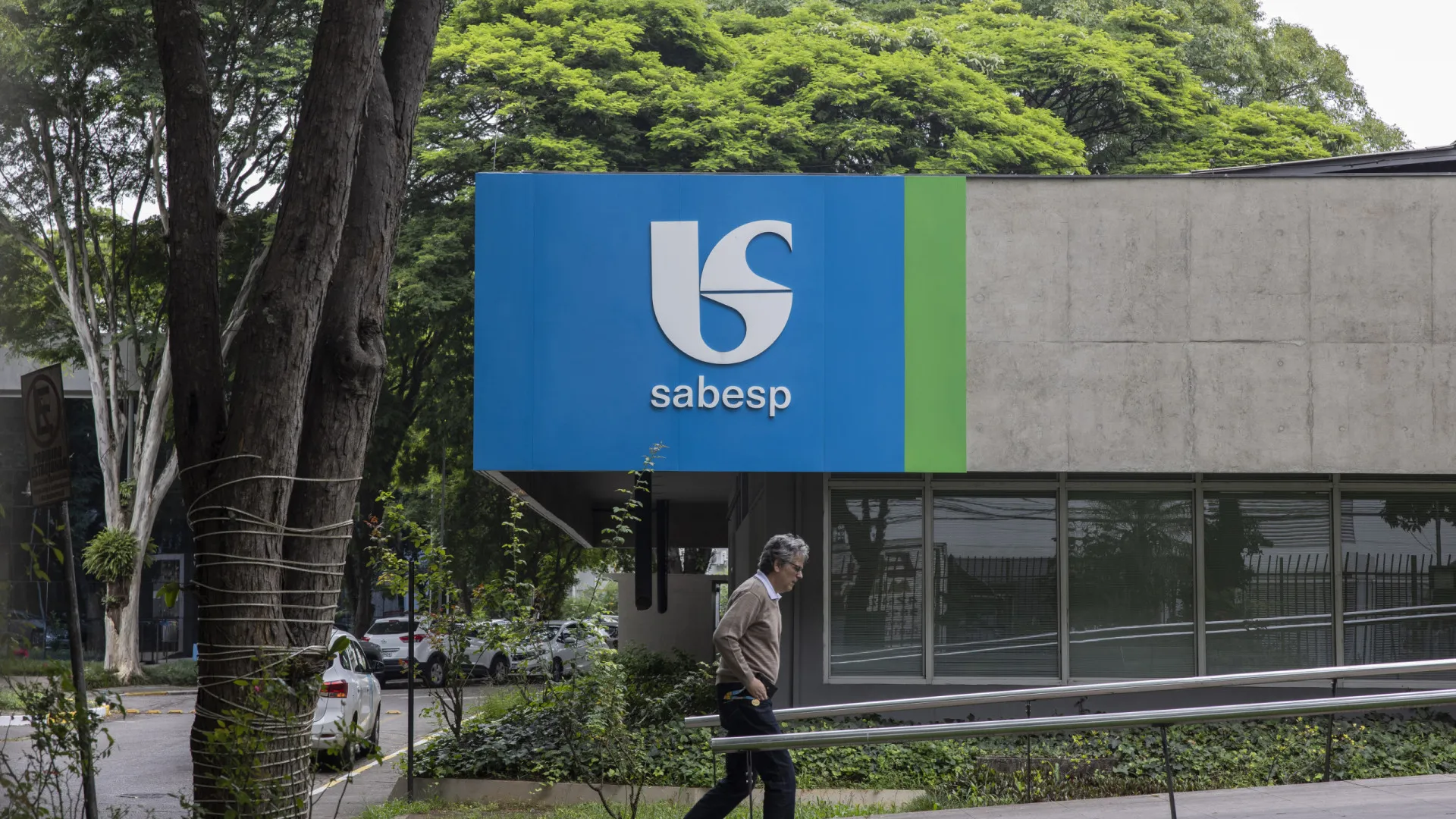 Sabesp é multada em R$ 22,7 milhões pelo vazamento de esgoto no rio Pinheiros