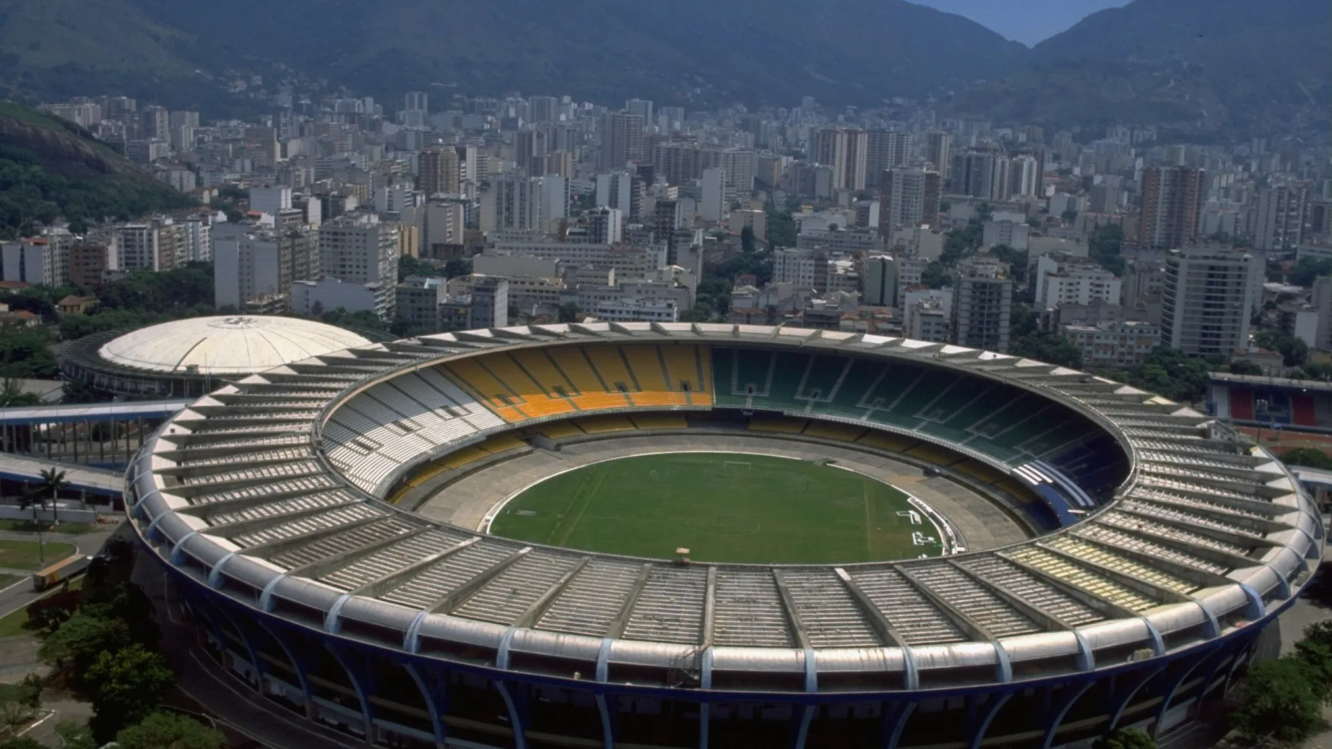 Sucesso do Maracanã ajuda no projeto do estádio do Fla, diz Bap em reunião