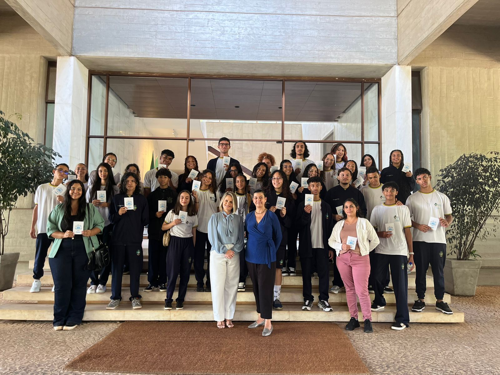 De Águas Lindas a Portugal: estudantes vivenciam experiência na Embaixada em Brasília