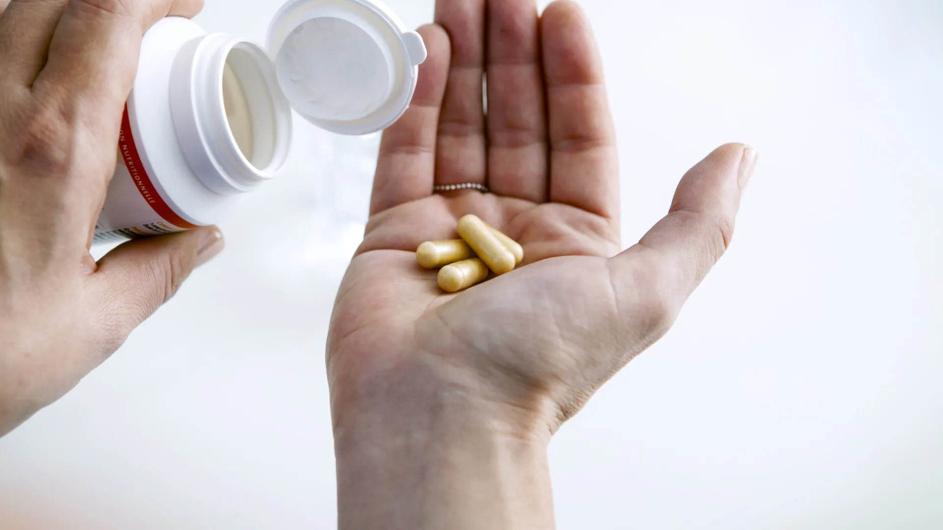 Anvisa proíbe venda de 32 suplementos por fabricação em ‘condições insalubres’