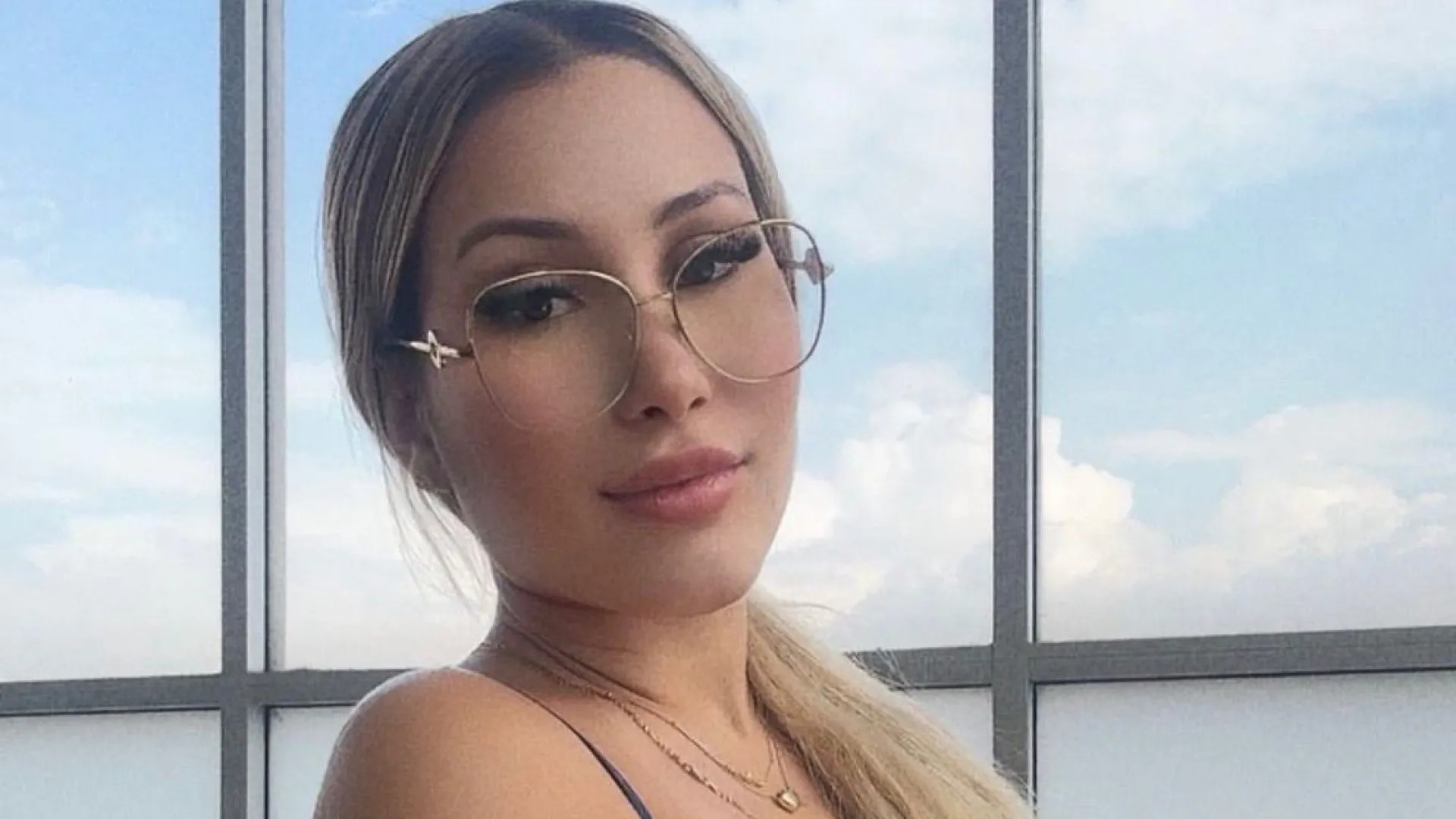 Atriz Angie Miller é detida no México após morte de músicos