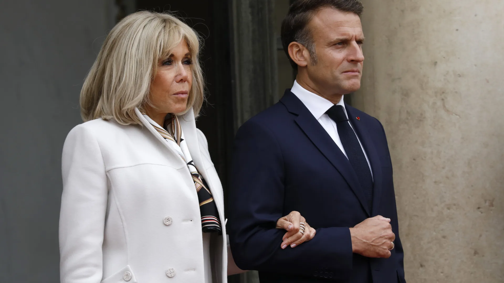 Brigitte Macron apresentará 'evidências científicas' de que é mulher