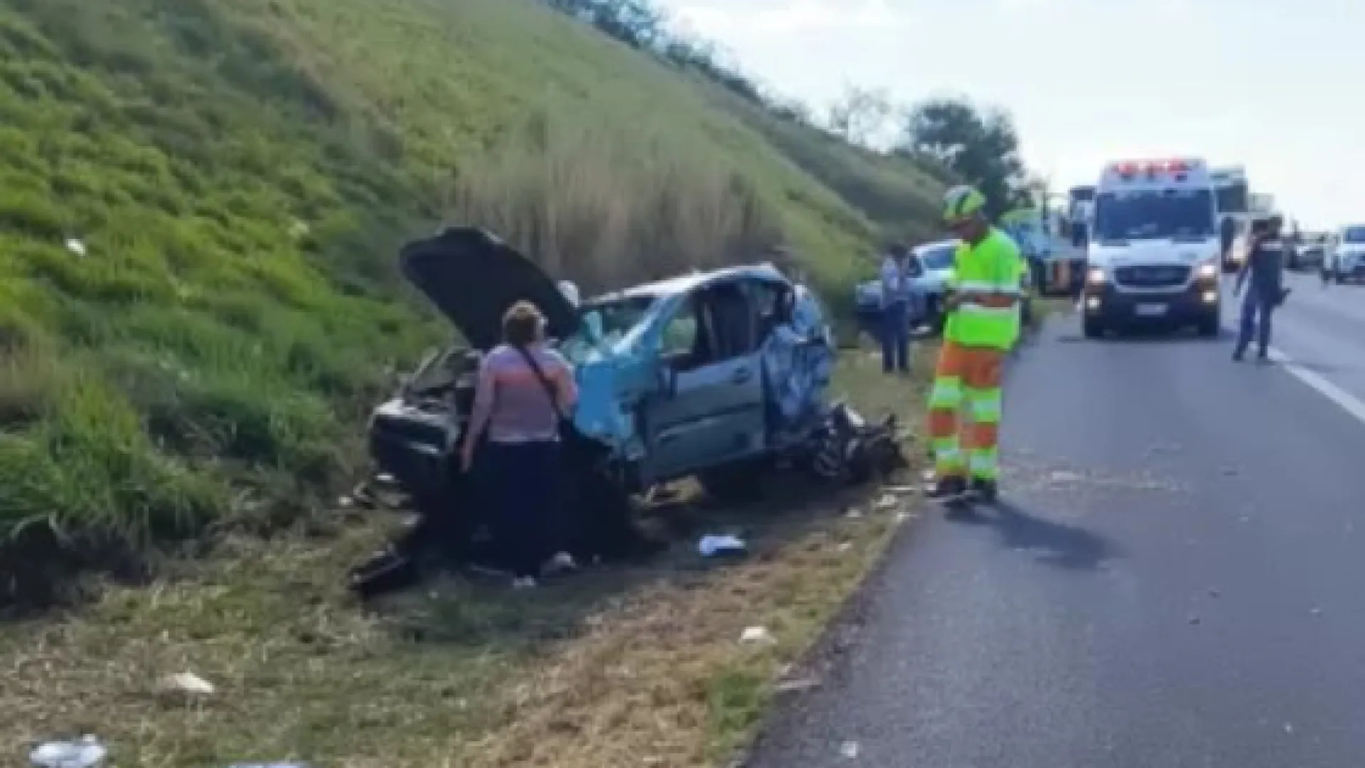Capotamento deixa duas pessoas em estado grave na Rodovia dos Bandeirantes