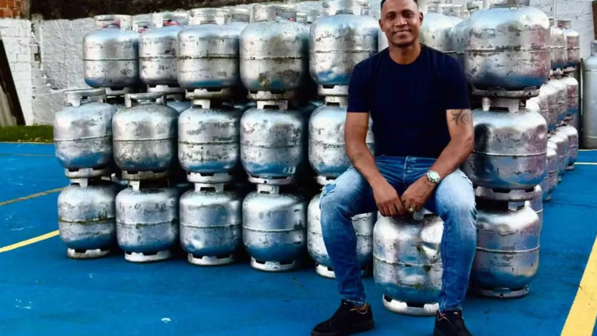 Ex-Corinthians e Sport revela erros na carreira e hoje vende gás