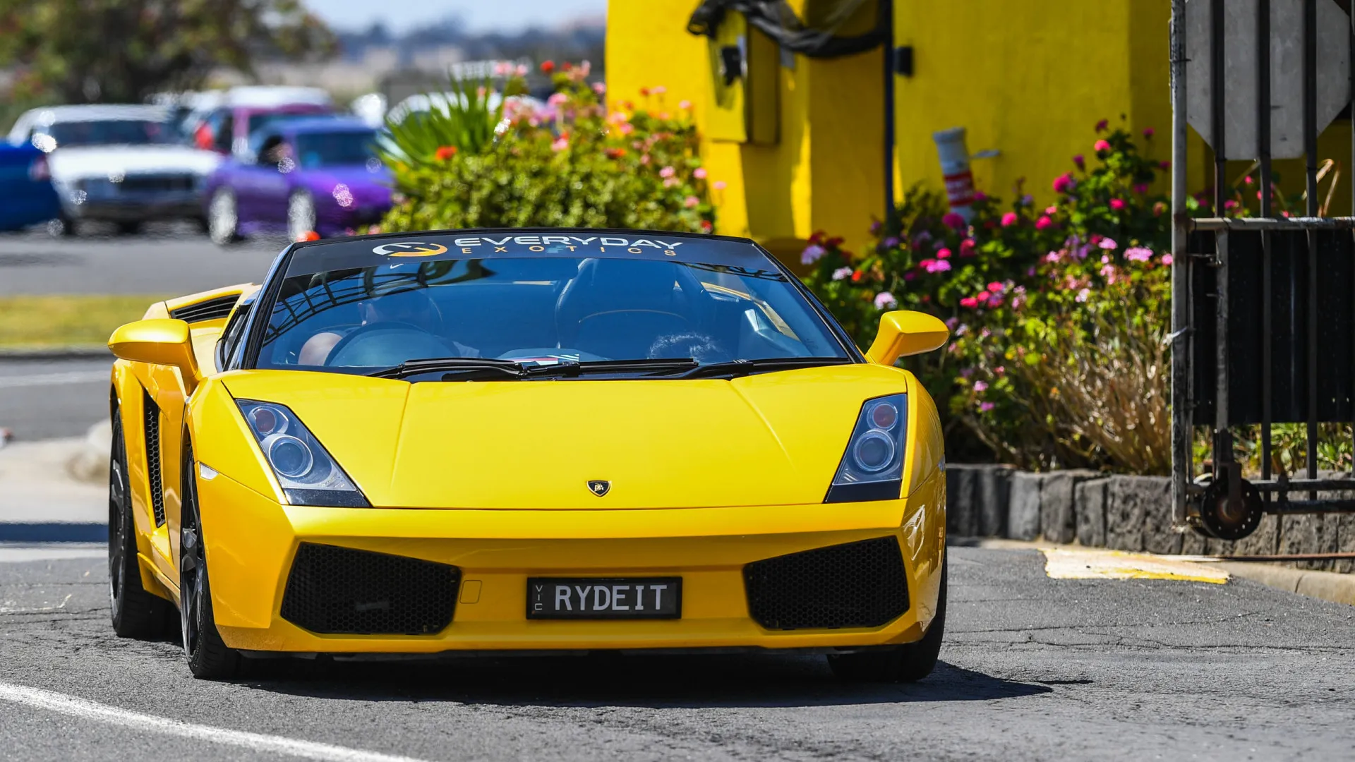 Ex-piloto de Fórmula 1 é preso acusado de receptação de veículo de luxo em SP