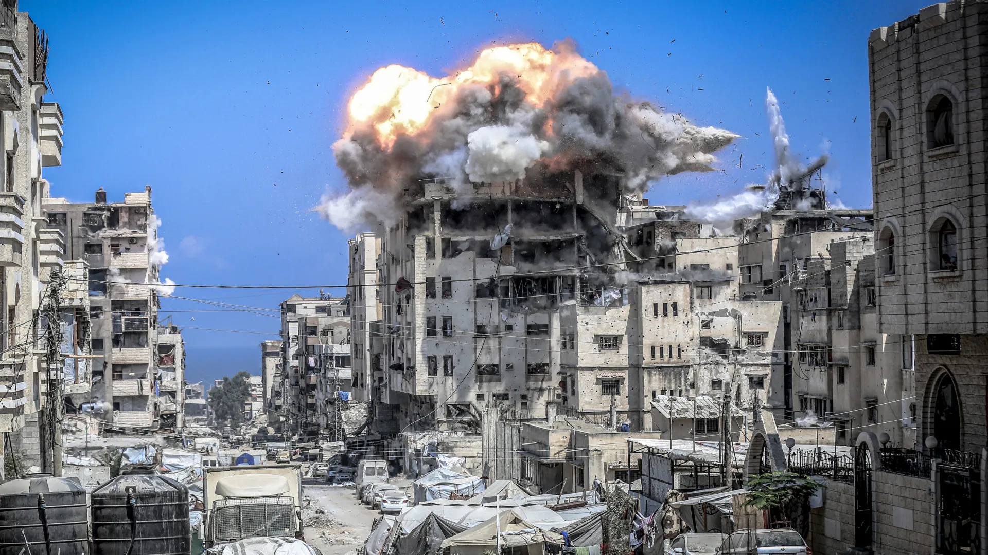 Israel bombardeia Gaza e mira porta-voz do Hamas