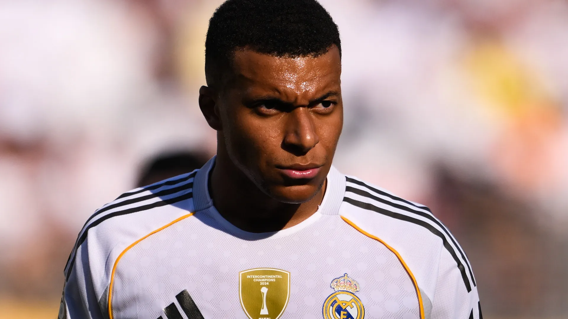 Mbappé brilha com hat-trick, Real Madrid atropela Kairat e lidera Champions