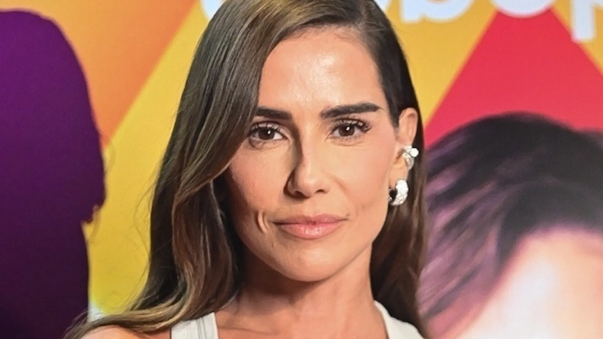 Me sentindo estranha, diz Deborah Secco sobre baixa autoestima