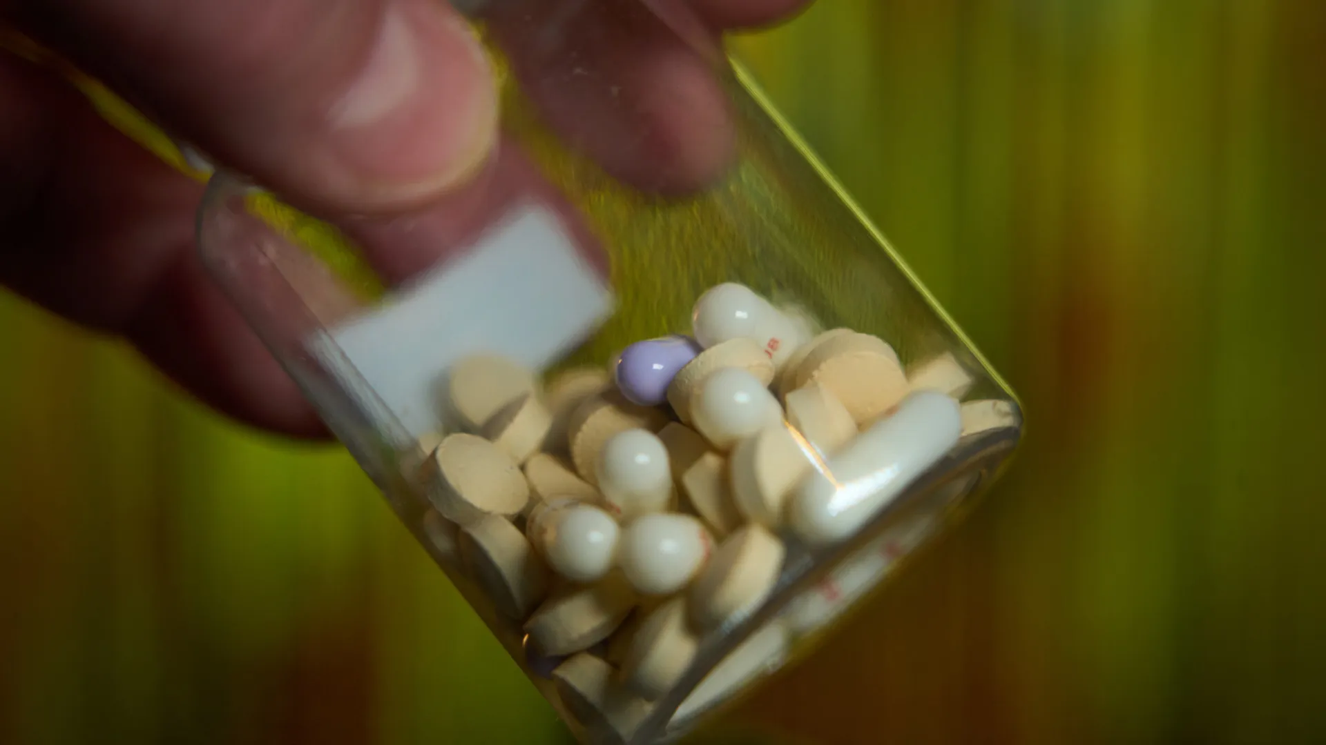 Nitazeno, droga sintética ultrapotente, chega a clientes desavisados e vicia traficantes