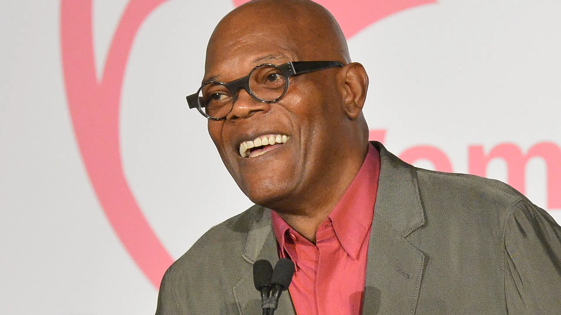 Quem é o ator que fez mais filmes na história do cinema