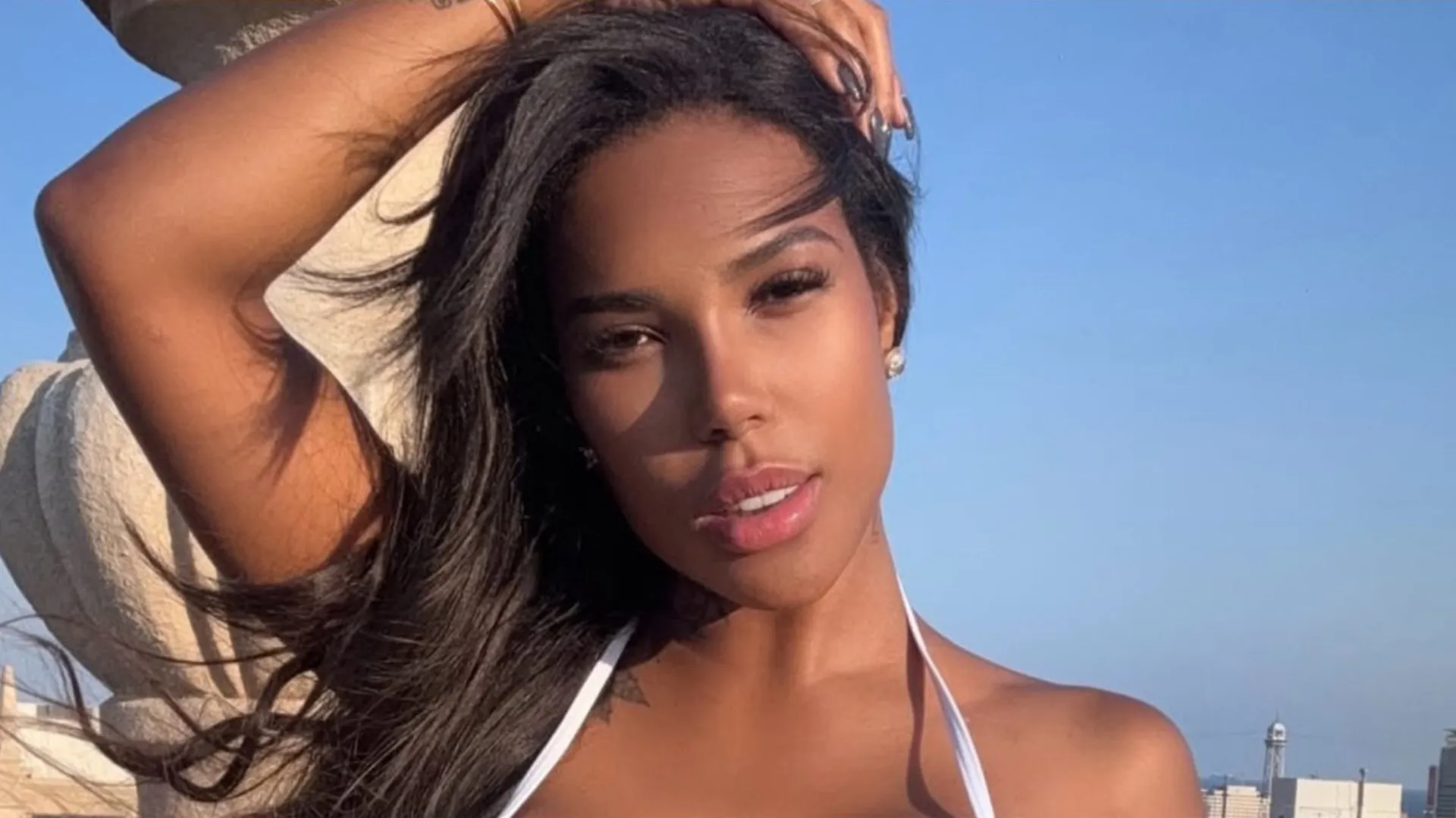 ‘Quem tem passagem na polícia é você’, diz Carol Lekker para Rayane em briga