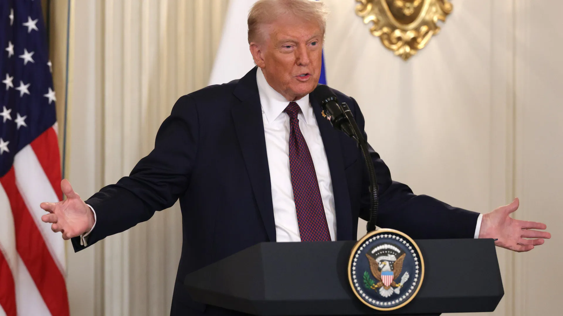 Trump impõe tarifa de 10% sobre madeira e de 25% sobre armários e móveis