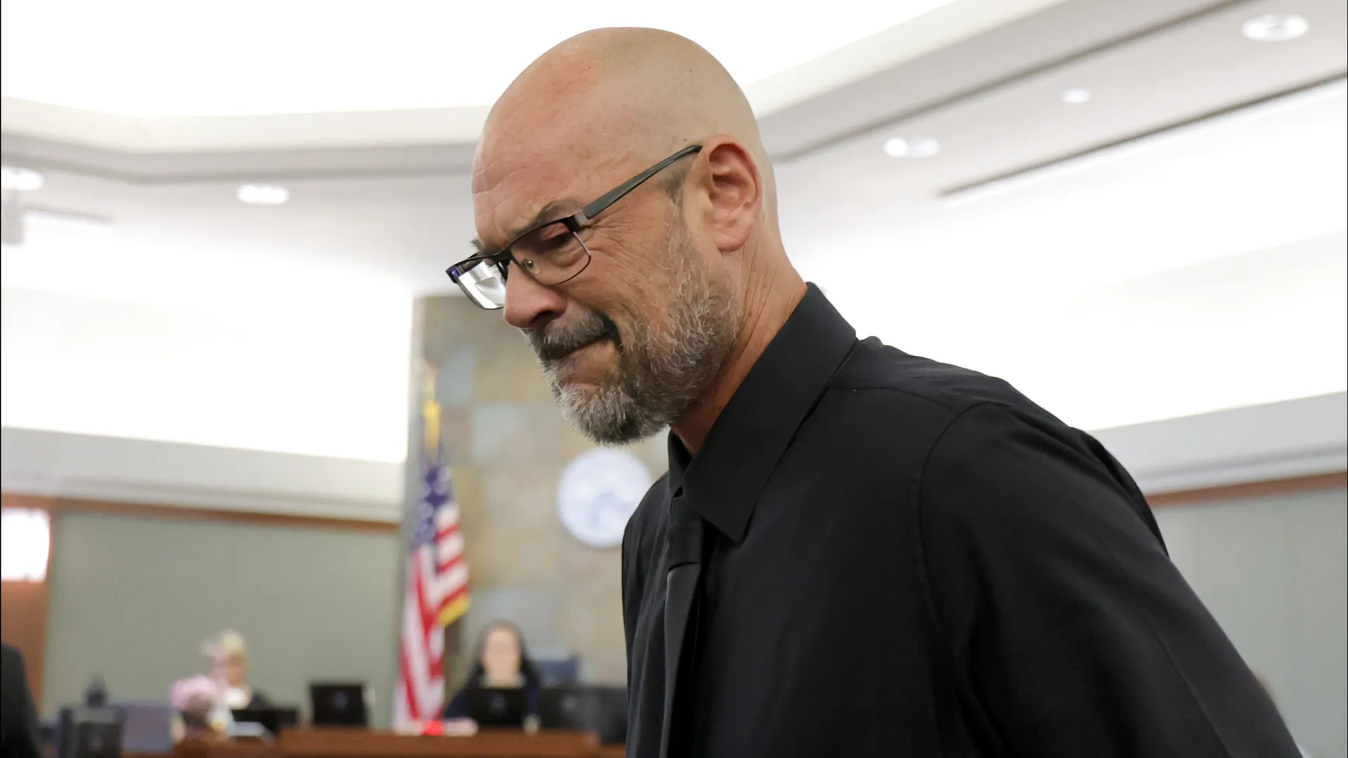 Apresentador descobre ao vivo que esposa planejava sua morte