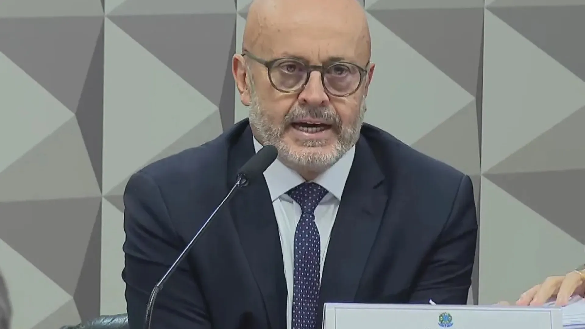 Mendonça vota para manter prisão de suspeitos por fraude no INSS