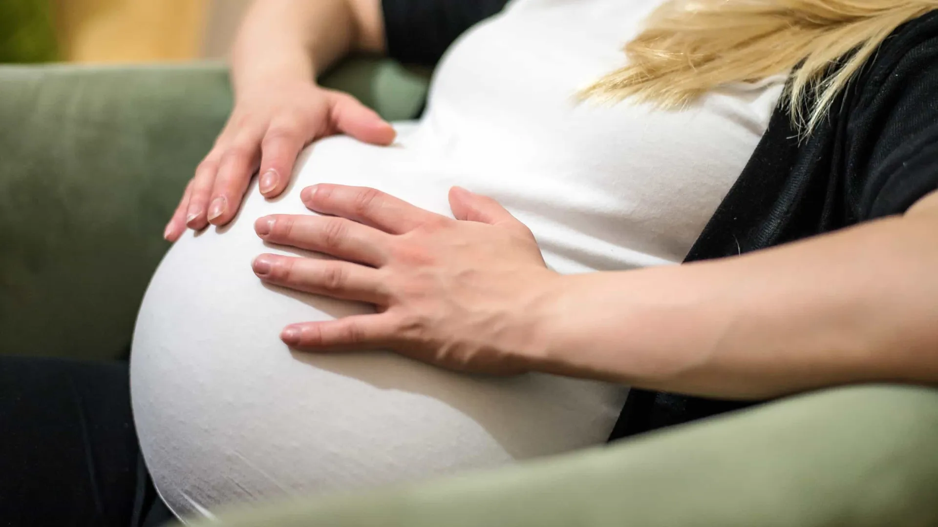 Polícia prende mulher que admitiu gravidez falsa para pedir dinheiro no Paraná