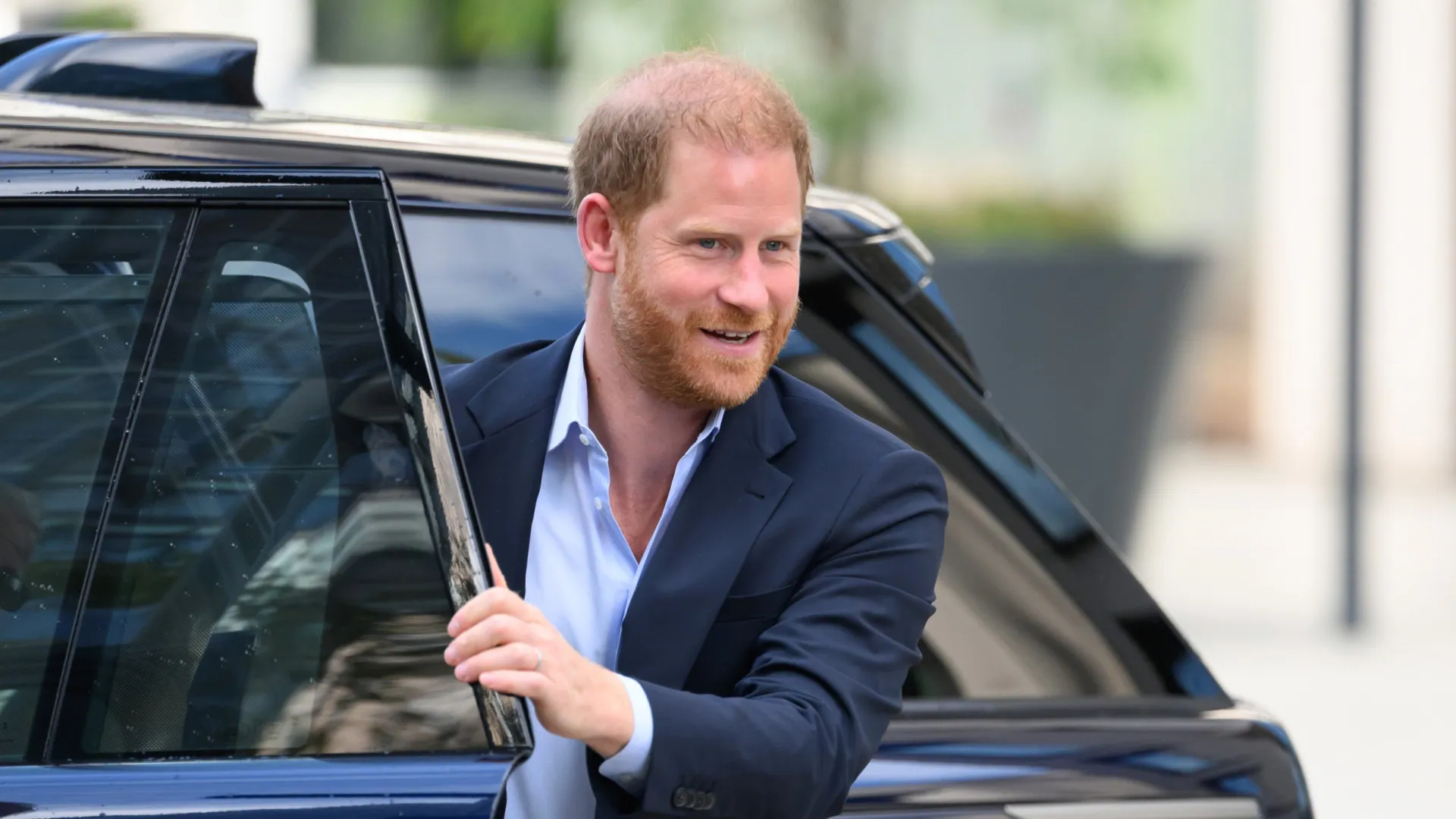 Príncipe Harry suspeita de stalker e pede reforço na segurança para voltar à Inglaterra