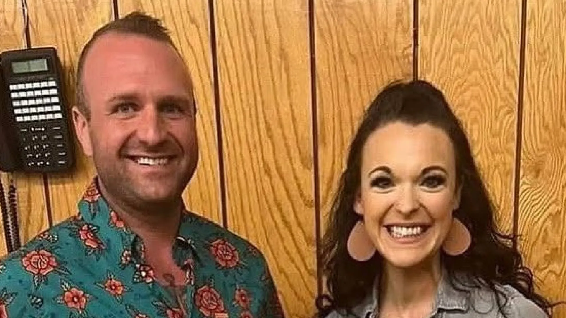 Queda de helicóptero mata família de político dos EUA; neto sobrevive