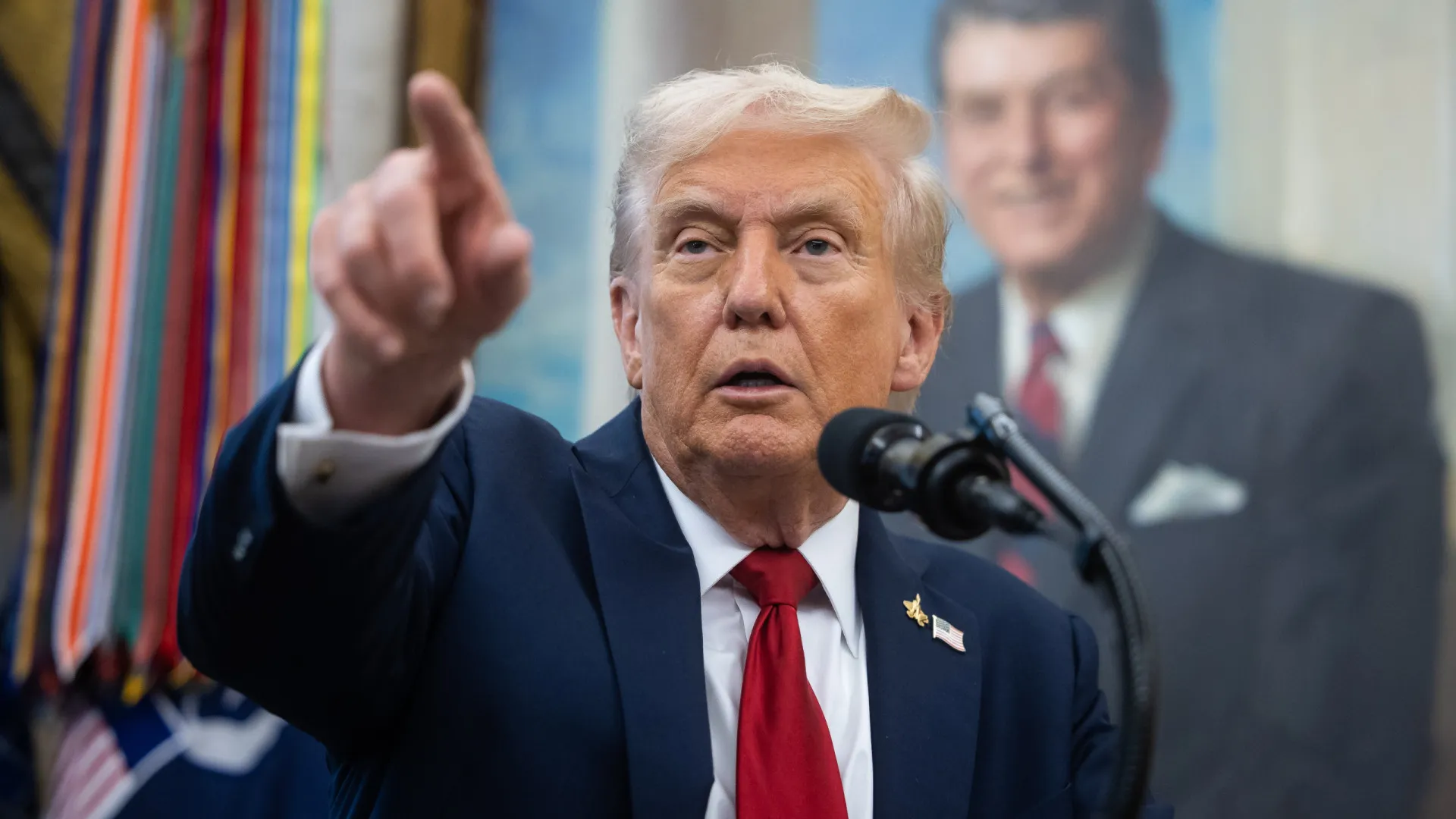 Trump alega 'crime fora de controle' e envia Guarda Nacional para Chicago