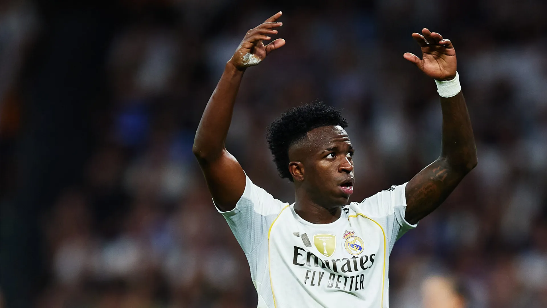 Vini Jr. ajuda a furar retranca, e Real vence a Juventus na Champions