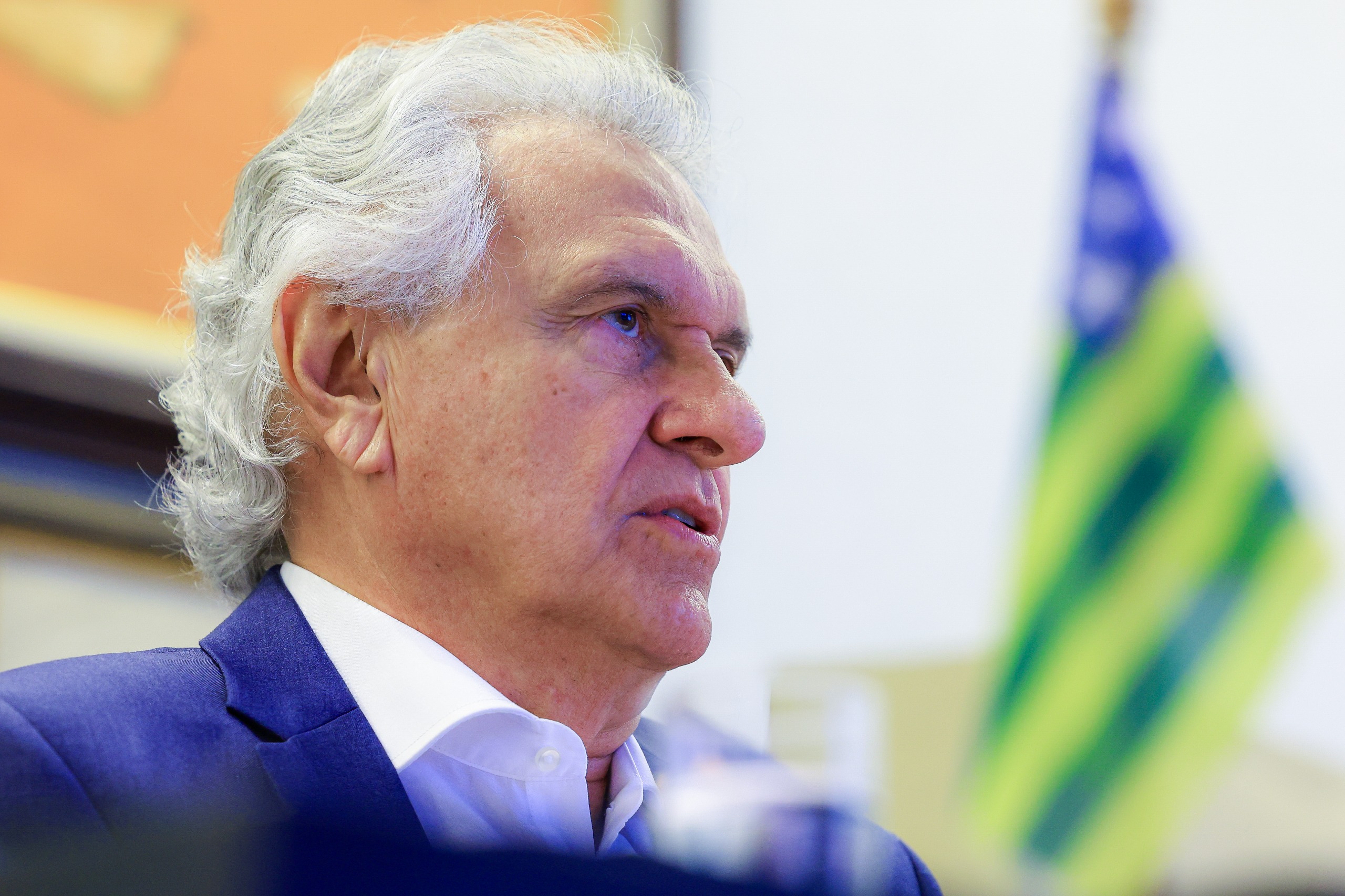 Caiado aciona STF para reforçar controle de comunicação entre detentos e facções criminosas