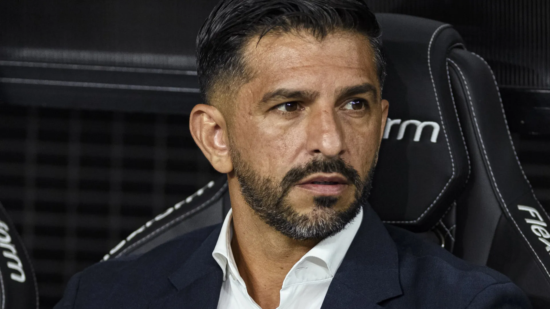 Emiliano Díaz é intimado por oficial de justiça em São Januário após derrota do Internacional