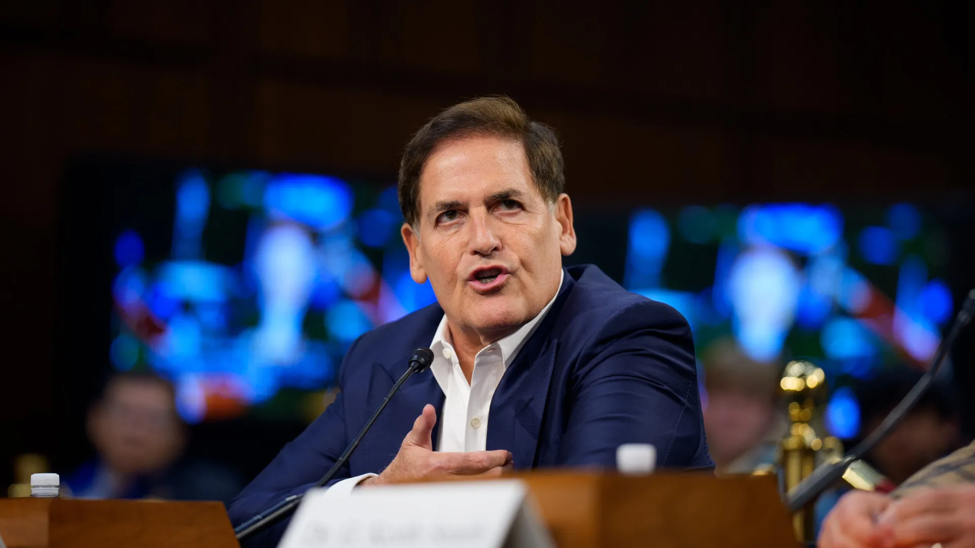‘Guerra’ de IA pode acabar como os motores de busca, alerta Mark Cuban