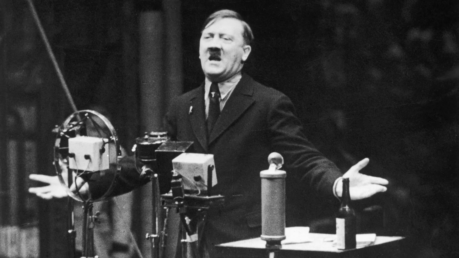 Hitler tinha micropênis? Documentário aponta síndrome rara em líder nazista