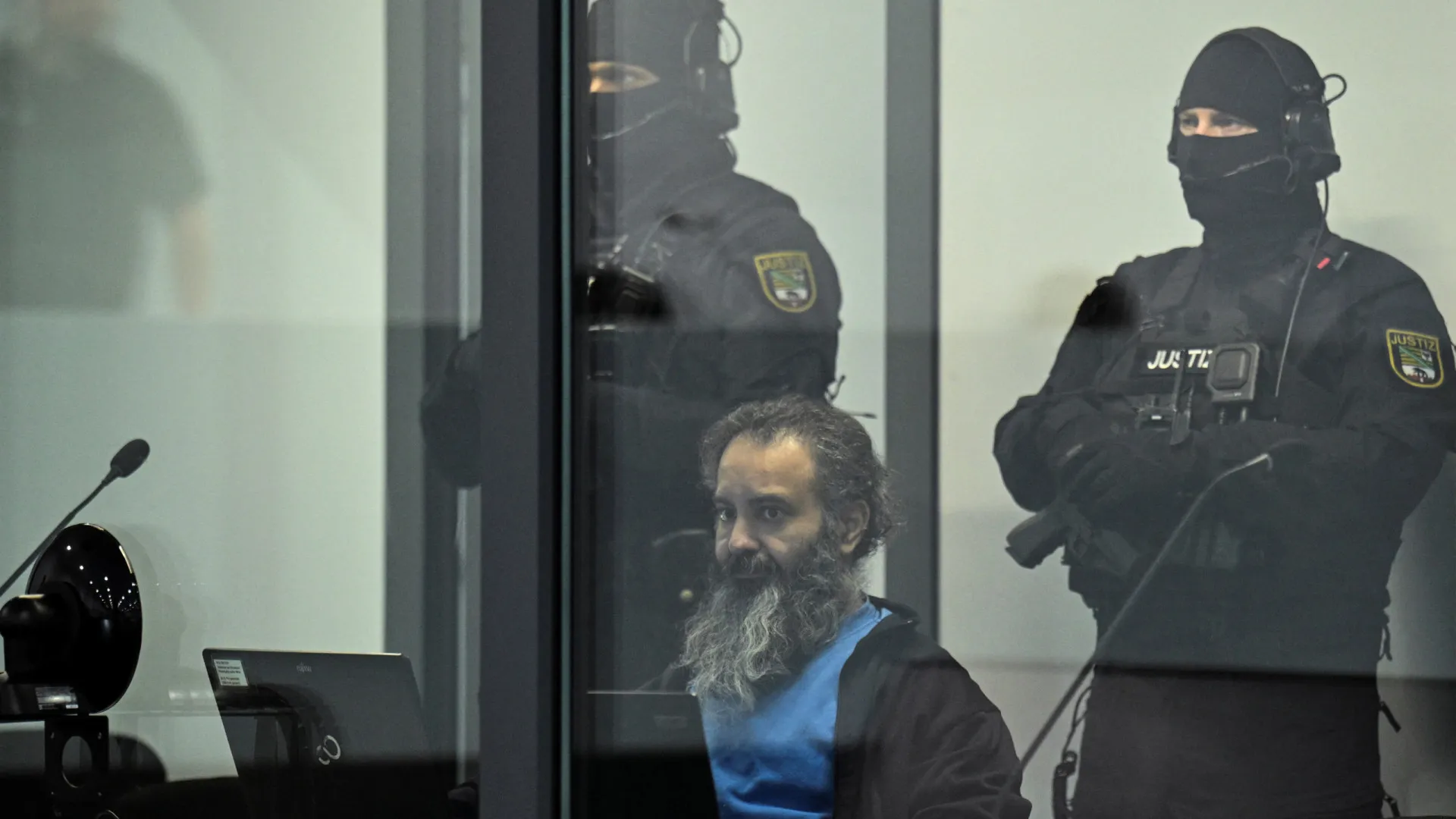 Médico que matou 6 pessoas na Alemanha é julgado "em caixa de vidro"