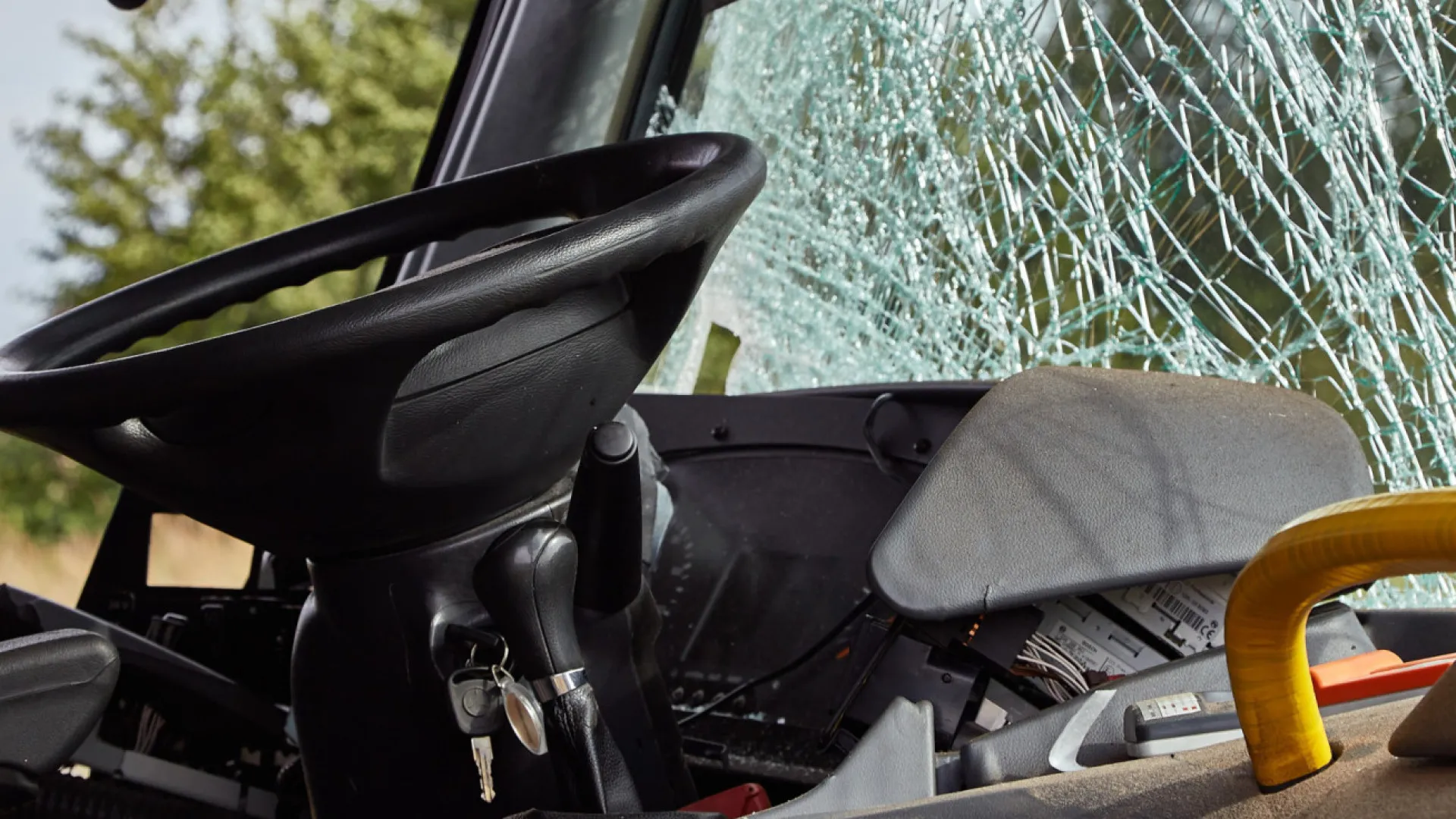 Motorista de carreta no Rodoanel é resgatado após ser sequestrado e amarrado com explosivos