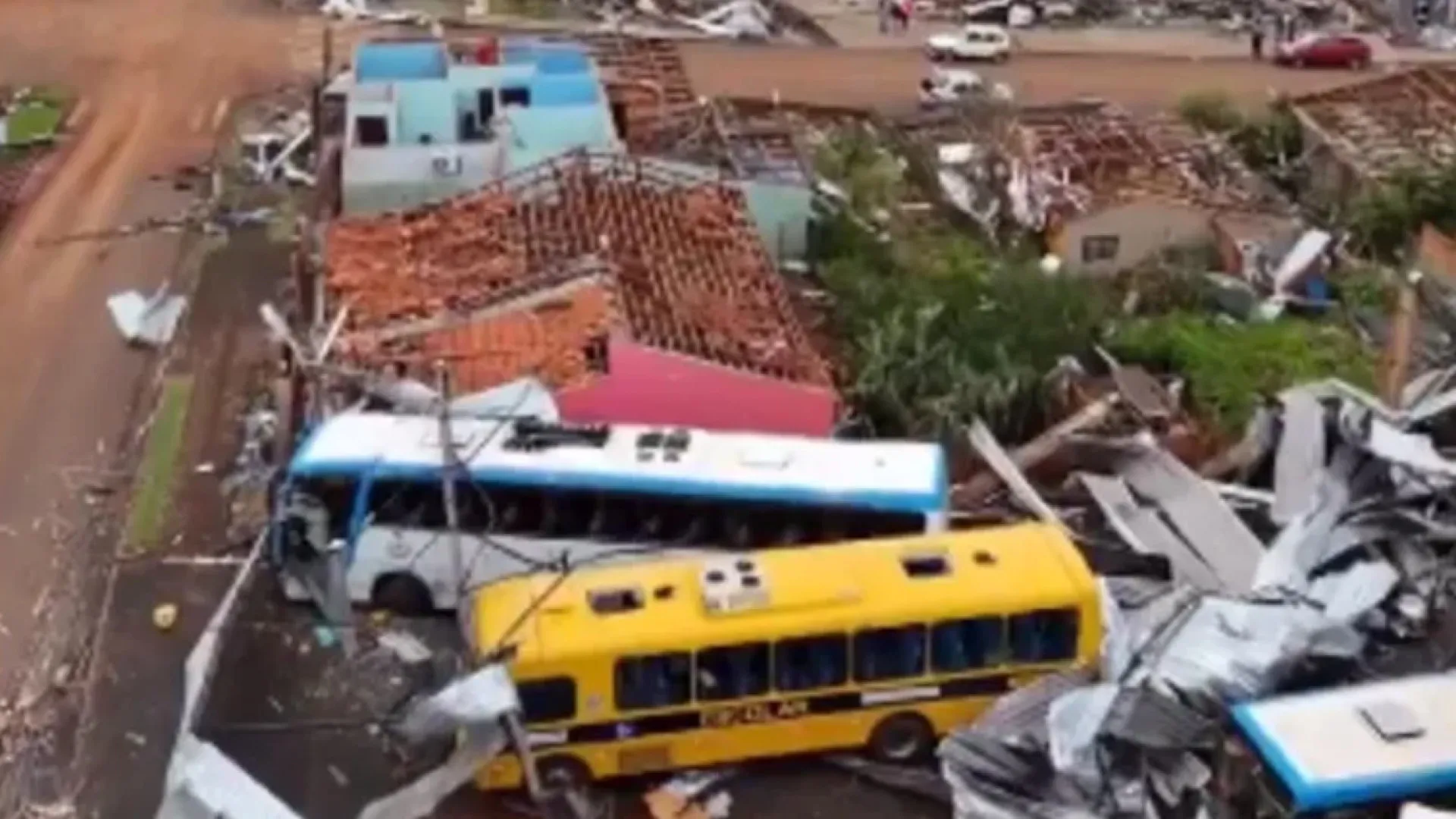 Quatro pessoas seguem na UTI após tornado no Paraná, mas não há casos graves, diz secretaria