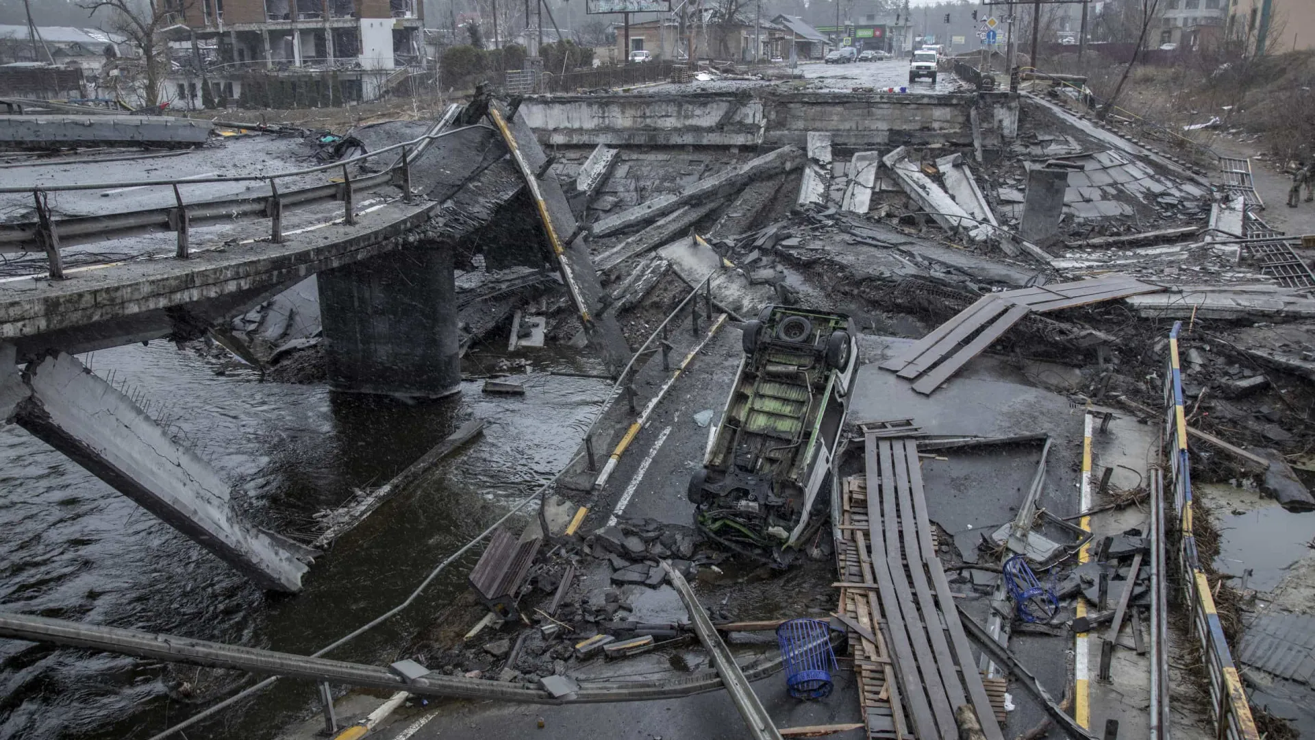 Rússia faz mega-ataque contra Kiev, e Ucrânia atinge porto russo