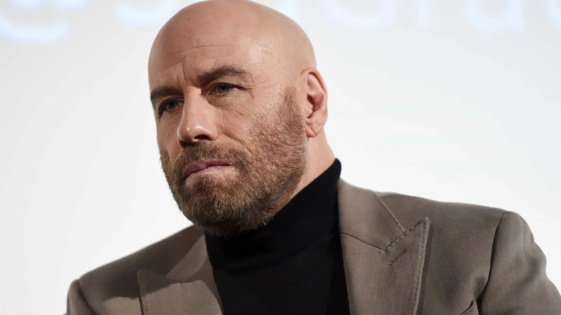 Viúvo há cinco anos, John Travolta pode estar apaixonado novamente