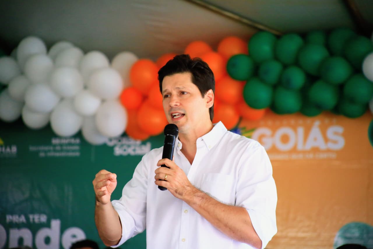 “Vocês vão passar o Natal na casa de vocês”, afirma Daniel Vilela em entrega de moradias gratuitas