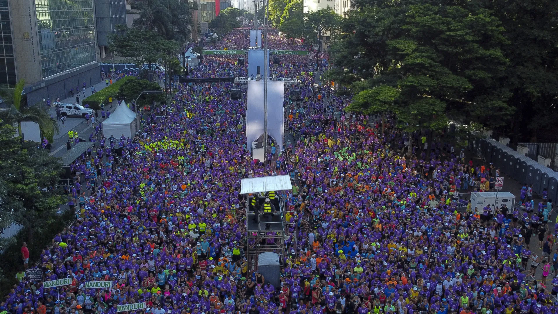 Atleta da Tanzânia vence São Silvestre e desmaia; brasileira fica em 3º