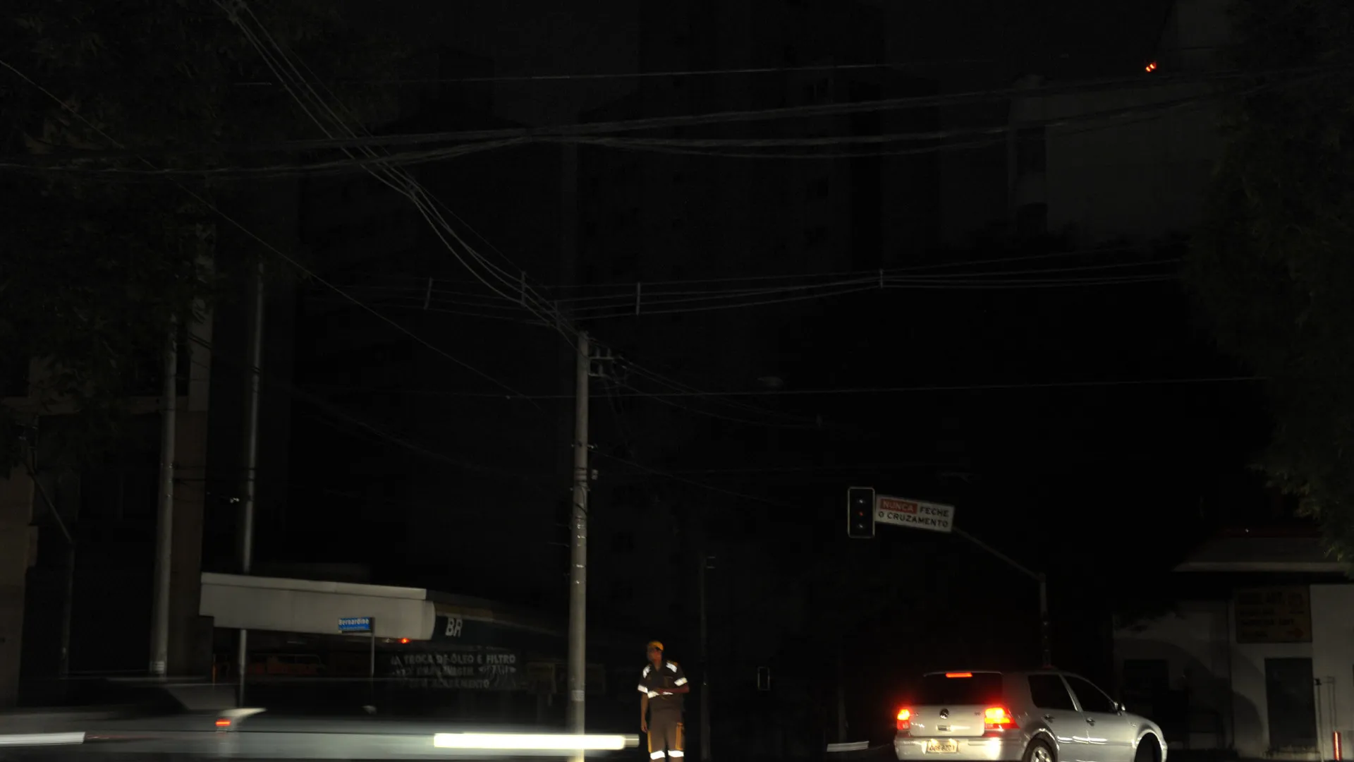 Enel diz que energia deve voltar neste domingo, em SP